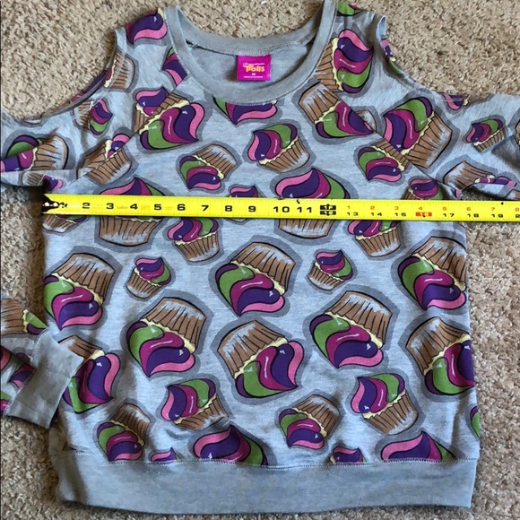 Trolls cold shoulder sweatshirt🧁 - Picture 6 of 7